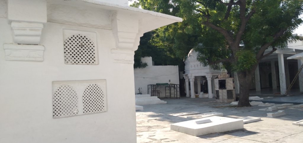 Chirag Delhi Graves